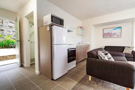 Adina Place Motel Apartments - 44