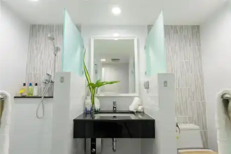 Sabai Sathorn - 240