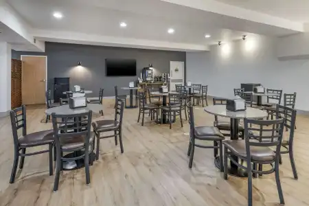 Best Western Plus Peppertree Airport Inn - 27