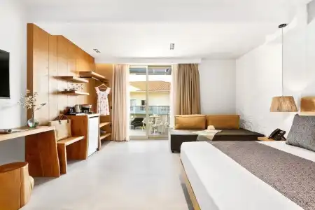 Emily's Luxury Suites - 17