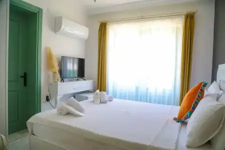 Elda Alacati - 42