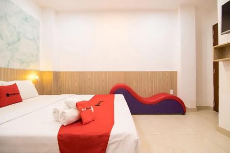 RedDoorz Plus near Le Quang Dinh Street - 2