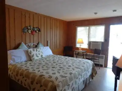 Town & Beach Motel - 15