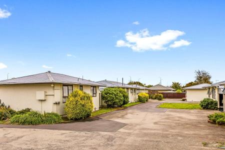 Econo Lodge Canterbury Court - 11
