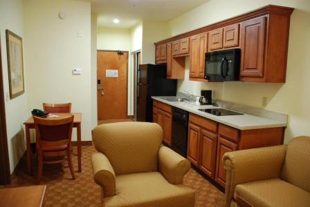 Best Western Plus San Antonio East Inn & Suites - 7