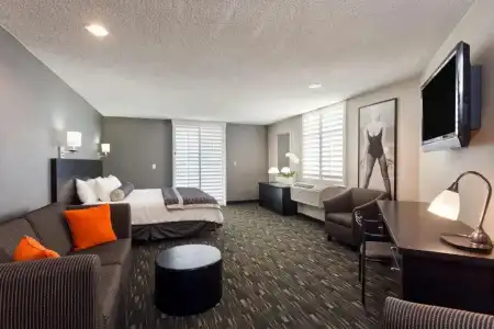 Ramada Plaza by Wyndham West Hollywood & Suites - 22