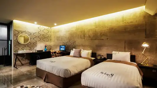 Boutique 9 - 32