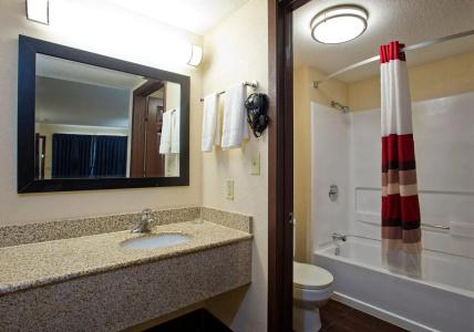 Red Roof Inn Corpus Christi South - 6