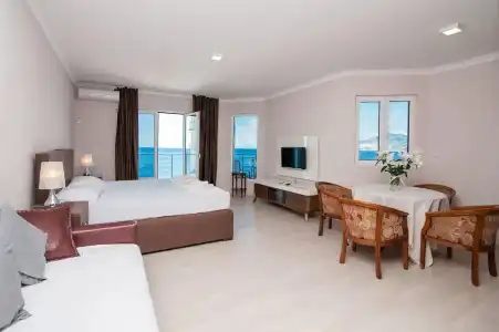 Open Sea Luxury Apartments - 35
