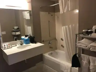 City Center Inn & Suites - 8