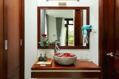 Threeway Riverside Villa - 35
