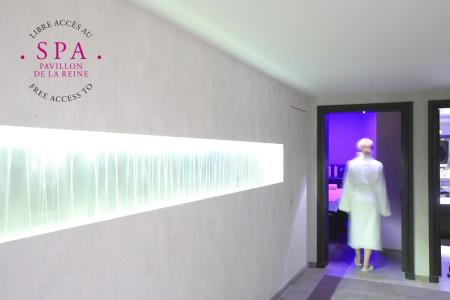 Hôtel du Petit Moulin, Haute Couture by Lacroix - 17