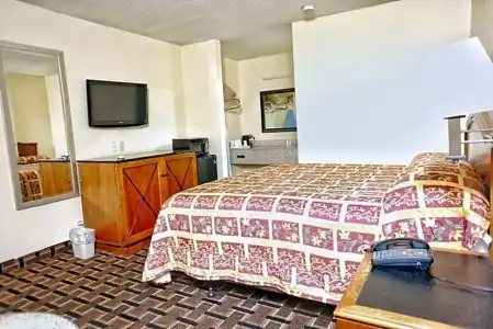 Econo Lodge - 21