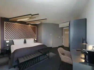 Moxy Berlin Airport - 6