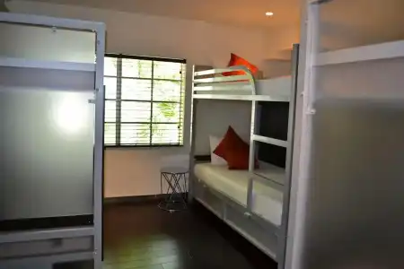 Posh South Beach Hostel - 11