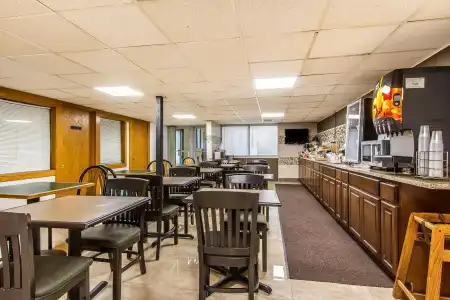 Rodeway Inn - 14