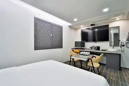 Busan Seomyeon YTT - 85