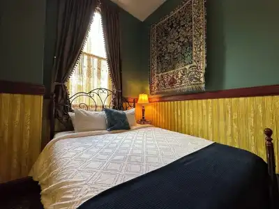 HI Sacramento Hostel - 49