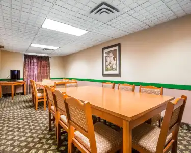 Quality Inn And Suites Lethbridge - 21
