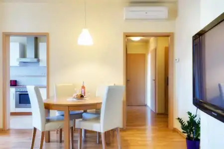 Trendy Deluxe Apartments - 46