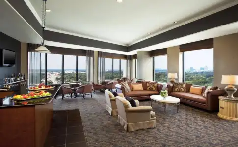 Sheraton Greensboro at Four Seasons - 2