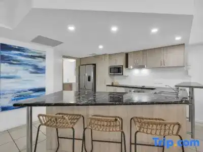 Rolling Surf Resort - 107