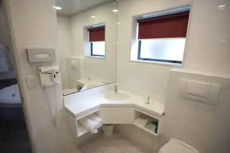 Aubyn Court Spa Motel - 8