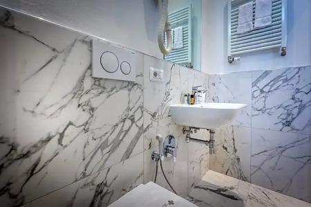 Emma Small Luxury - 35