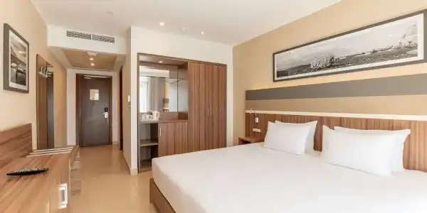 DoubleTree by Hilton Malta - 38