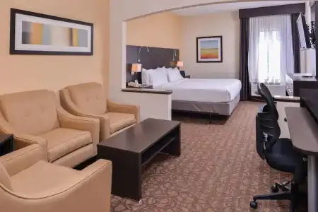 Holiday Inn Express & Suites Topeka West I-70 Wanamaker by IHG - 69