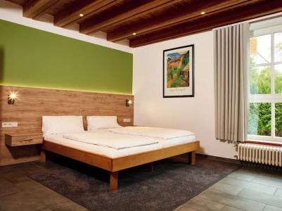 & Restaurant Burgschänke - 52