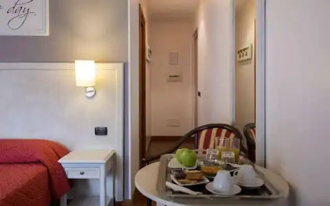 Inn Rome Rooms & Suites - 6