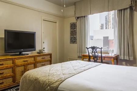 Funky Pool Side Cabana in Dtphx - 31