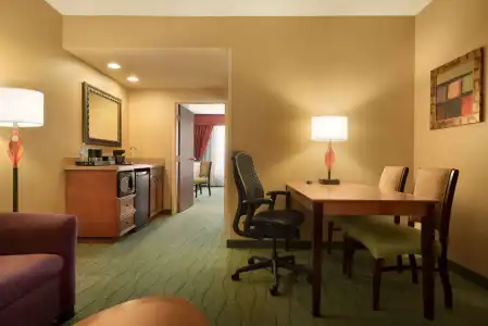 Embassy Suites by Hilton E Peoria Riverfront Conf Center - 3