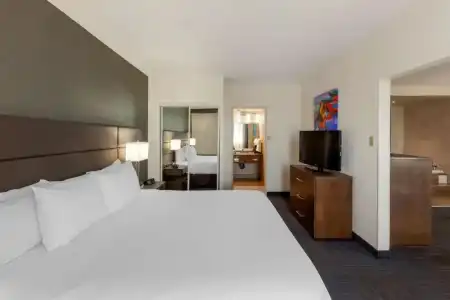 Best Western Plus Toronto Airport - 77