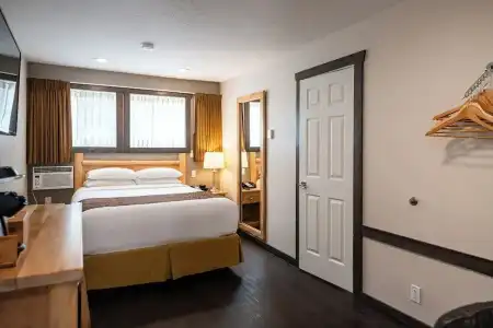 Swiss Chalet Motel - 36