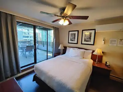 Divya Sutra Suites on Robson Downtown Vancouver - 3