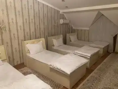 Eleon - Hostel - 4