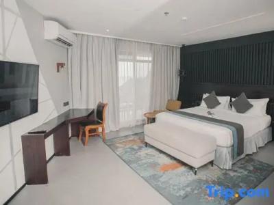 Giraffe Ocean View - 44