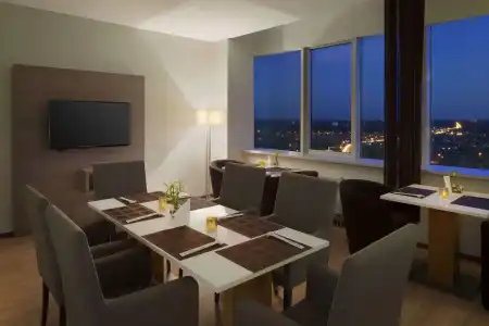 Ramada Encore by Wyndham Kyiv - 10
