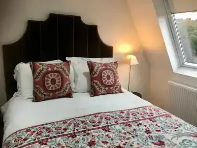 Antler Guest House - 9