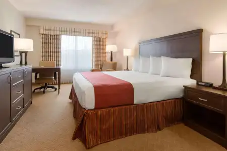 Country Inn & Suites by Radisson, Calgary-Northeast - 1