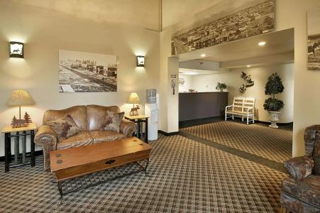 Ramada by Wyndham Anchorage Downtown - 3