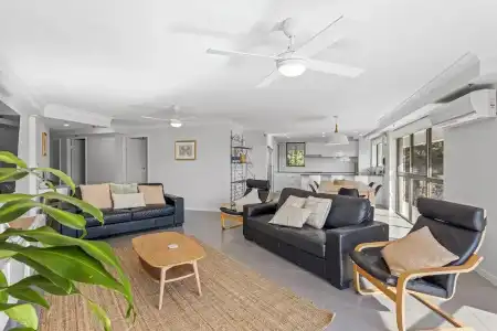 Gemini Court Holiday Apartments - 598