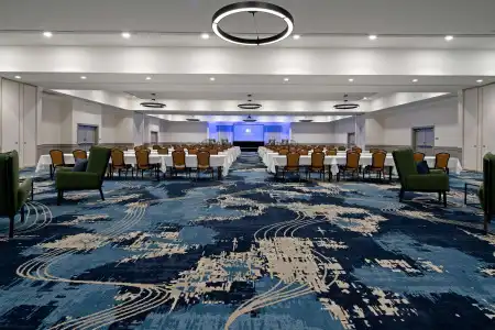 DoubleTree by Hilton Bakersfield - 14