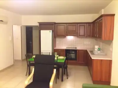 Lakis Court - 18