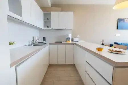 Romana Beach Apartments - 18