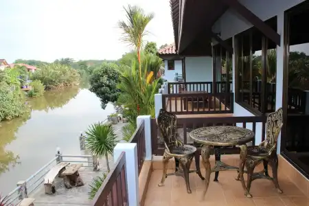 Baanrimnam Resort Trat - 11