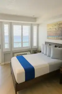 Georgian Inn Beach Club - 28