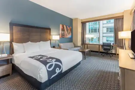 La Quinta Inn & Suites by Wyndham Chicago Downtown - 73